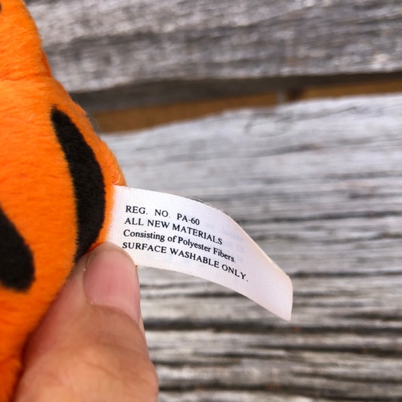 Tigger toy ©️1997 stuffed animal Disney 7.5” high Velcro paws Plush Plushie - Picture 9 of 12